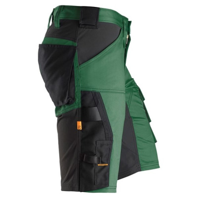 6143 Krótkie spodenki Snickers Stretch model AllroundWork w kolorze zielonym