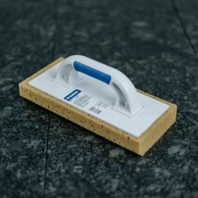 Paca z tworzywa z gąbką ze ściętą krawędzią do mycia płytek KU0350