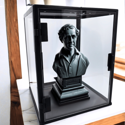 GABLOTA PIONOWA LED 25×25×30 cm — WYSOKA WITRYNA KOLEKCJONERSKA Z OŚWIETLENIEM I OCHRONĄ ANTY-KURZ