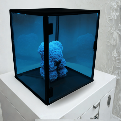 GABLOTA PIONOWA LED 35×35×40 cm — WYSOKA WITRYNA KOLEKCJONERSKA Z OŚWIETLENIEM I OCHRONĄ ANTY-KURZ