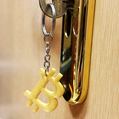 Brelok Bitcoin złoty 3x4cm – na klucze gadżet dla fanów kryptowalut