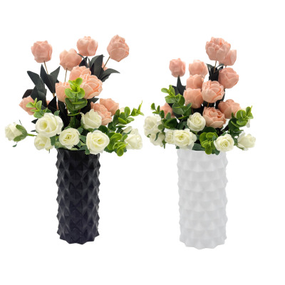 Czarny wazonik na sztuczne kwiaty – mały, minimalistyczny design (8×16 cm)