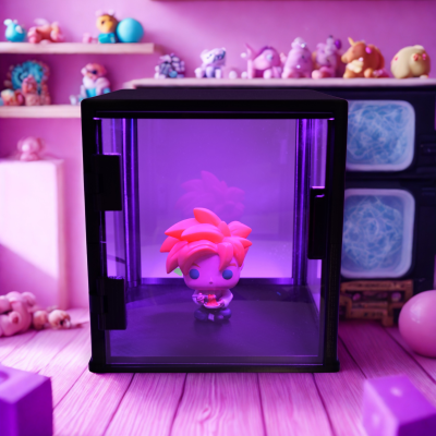 MINI GABLOTKA LED 20×20×20 cm — PODŚWIETLANY EKSPOZYTOR DO FIGUREK I BIŻUTERII