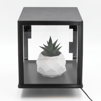 MINI GABLOTKA LED 20×20×20 cm — PODŚWIETLANY EKSPOZYTOR DO FIGUREK I BIŻUTERII